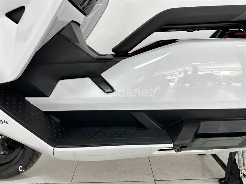 BMW CE 04 – Vista 7