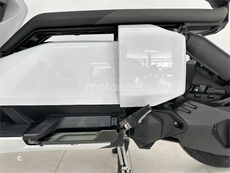 BMW CE 04 – Vista 8