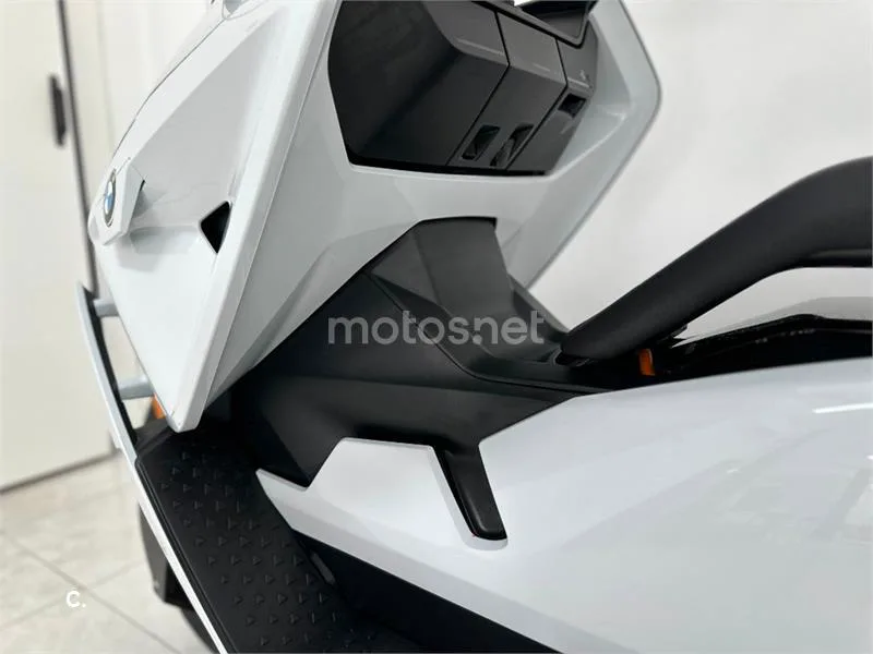 BMW CE 04 – Vista 10