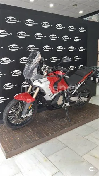 MV Agusta Enduro Veloce – Vista 3