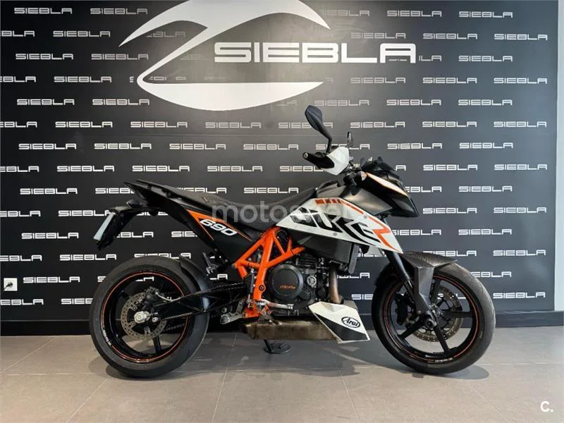 KTM 690 DUKE R – Vista 12