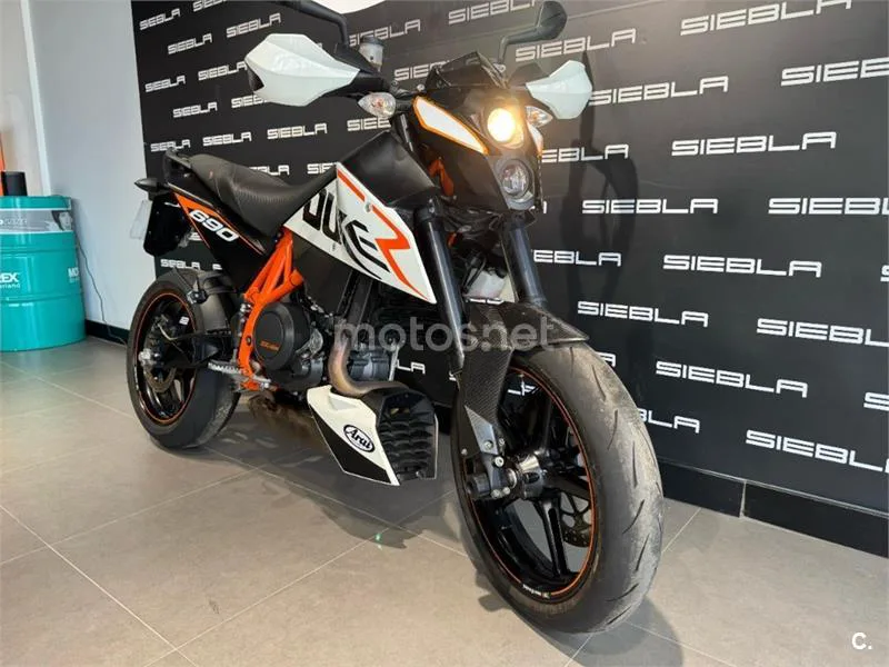 KTM 690 DUKE R – Vista 13