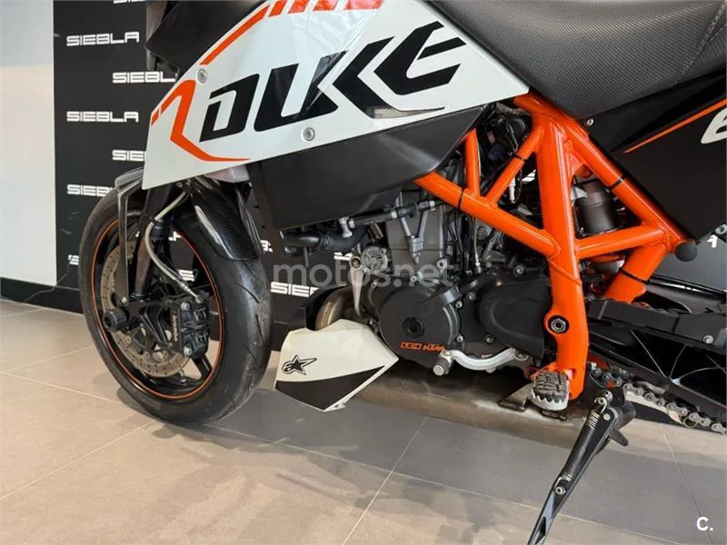 KTM 690 DUKE R – Vista 14