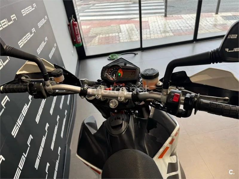 KTM 690 DUKE R – Vista 4