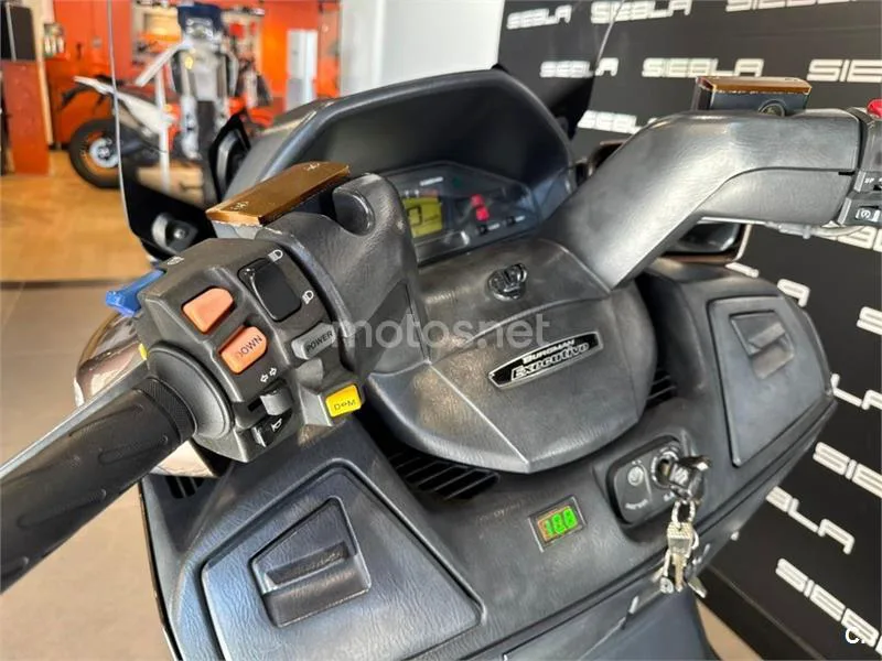 Suzuki Burgman 650 Executive – Vista 11