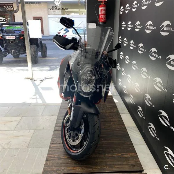 KTM 1290 Super Duke GT – Vista 11