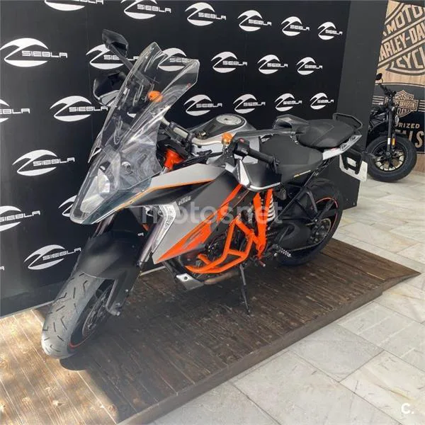 KTM 1290 Super Duke GT – Vista 3