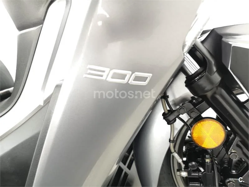 Kymco Grand Dink 300 – Vista 13