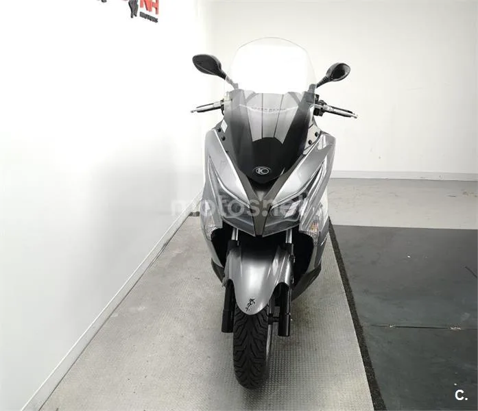 Kymco Grand Dink 300 – Vista 17