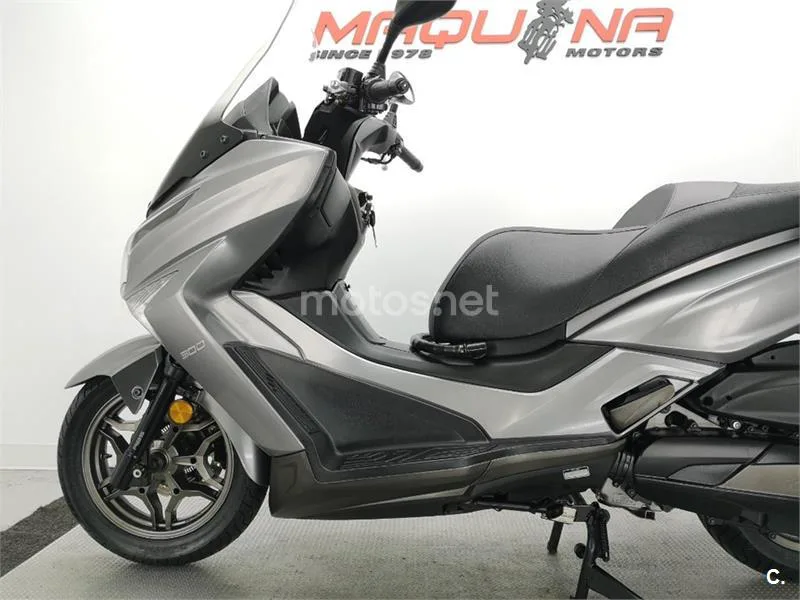 Kymco Grand Dink 300 – Vista 19