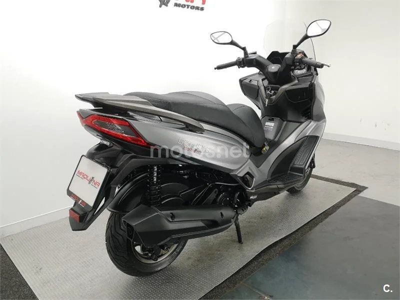 Kymco Grand Dink 300 – Vista 4