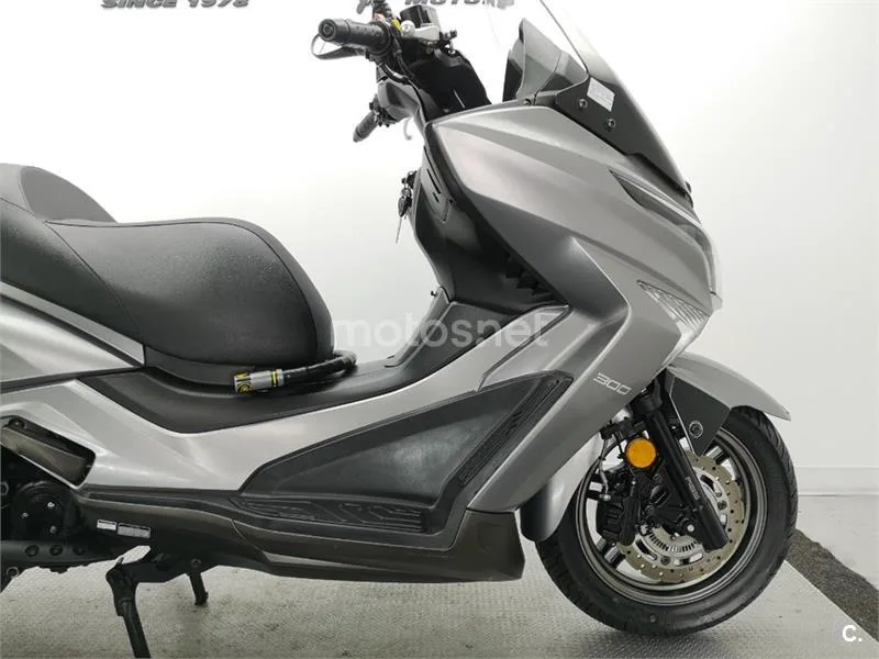 Kymco Grand Dink 300 – Vista 6