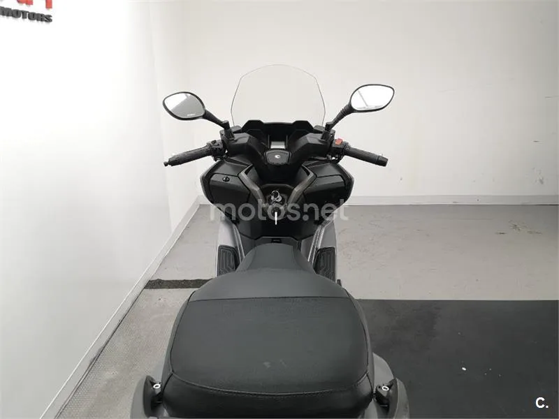 Kymco Grand Dink 300 – Vista 7