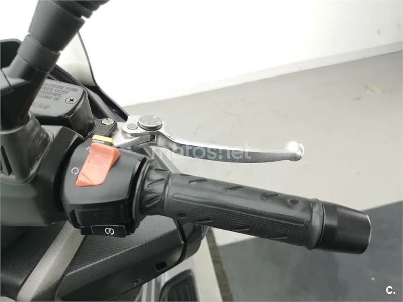 Kymco Grand Dink 300 – Vista 8