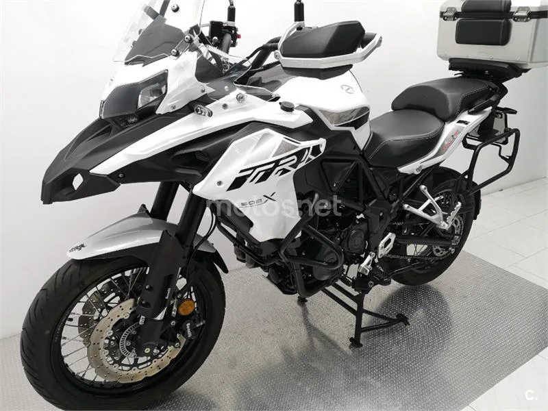 Benelli TRK 502 – Vista 16