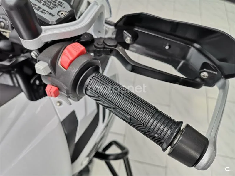 Benelli TRK 502 – Vista 8