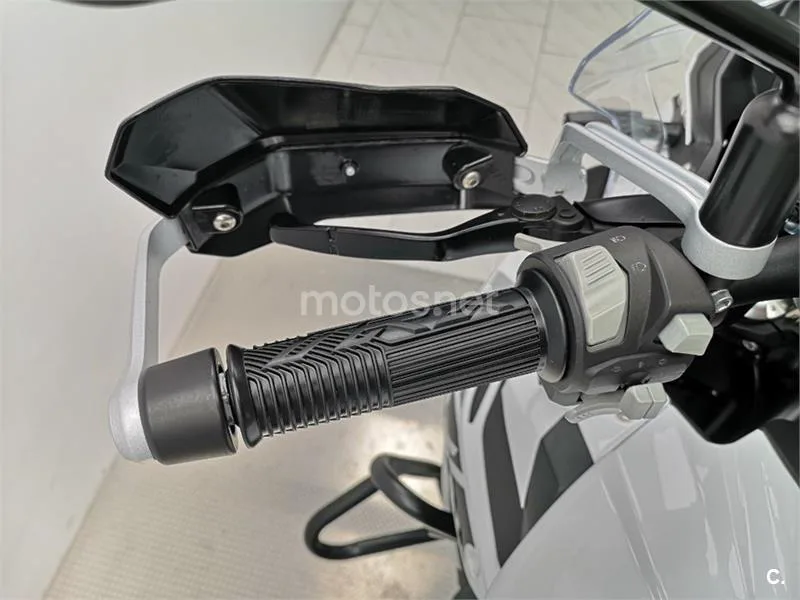 Benelli TRK 502 – Vista 9