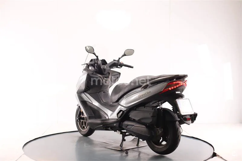 Kymco Grand Dink 300 – Vista 3