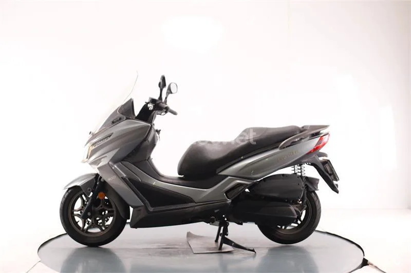 Kymco Grand Dink 300 – Vista 4