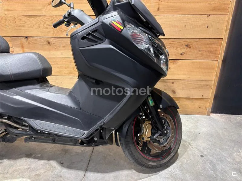 SYM Maxsym 600 – Vista 4