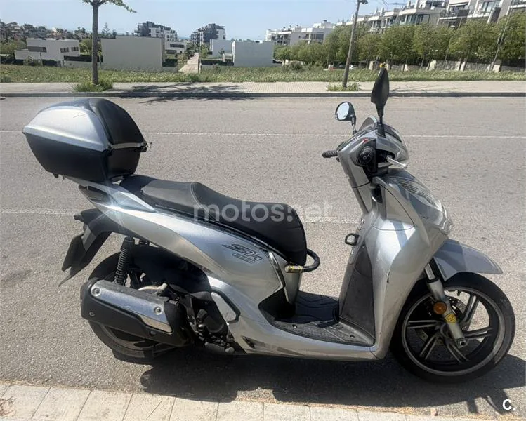 Honda SH300i – Vista 3