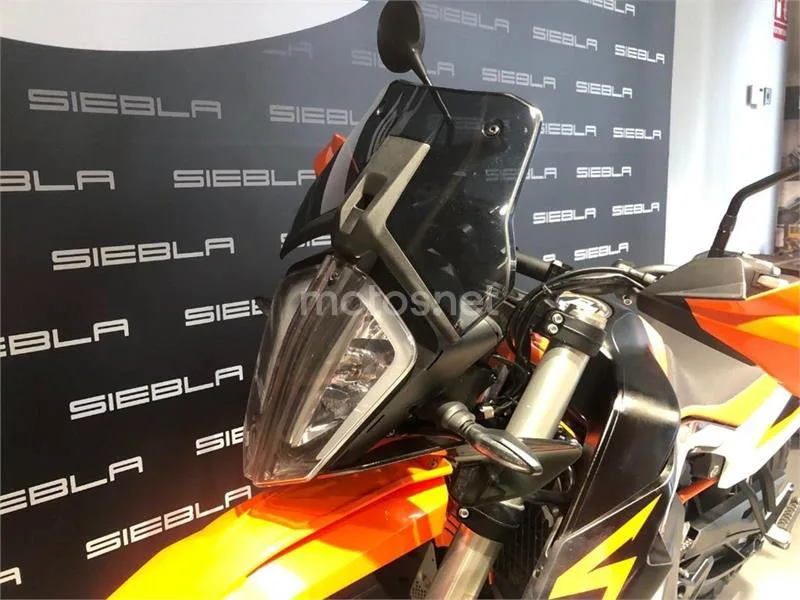 KTM 890 – Vista 7