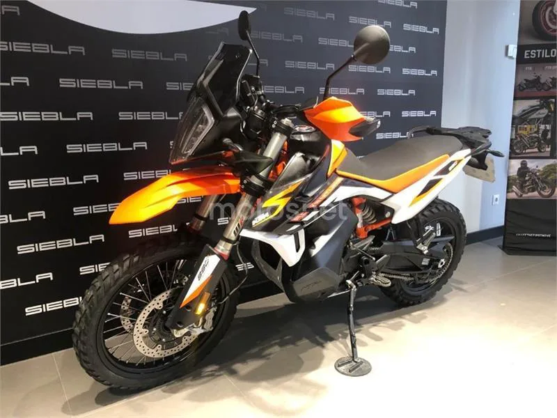 KTM 890 – Vista 9