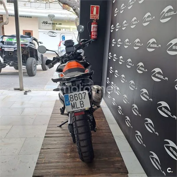 KTM 890 – Vista 4