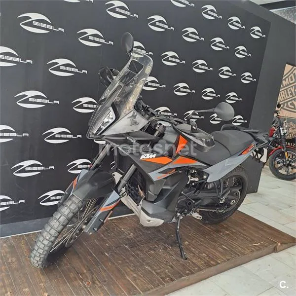 KTM 890 – Vista 6