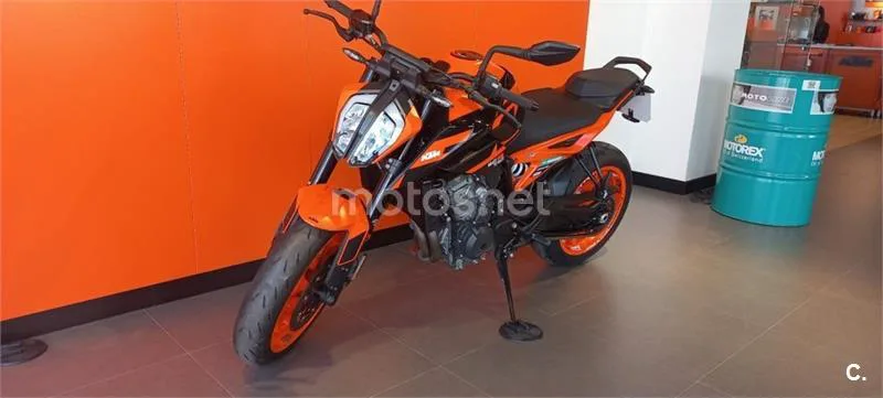 KTM 890 – Vista 3