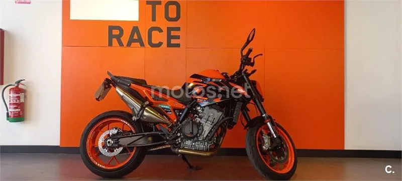 KTM 890 – Vista 4