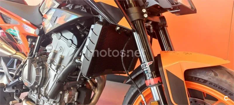 KTM 890 – Vista 6