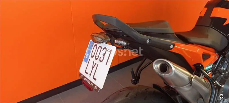 KTM 890 – Vista 9