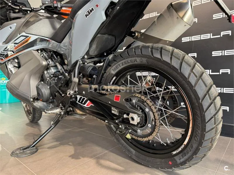KTM 890 – Vista 11