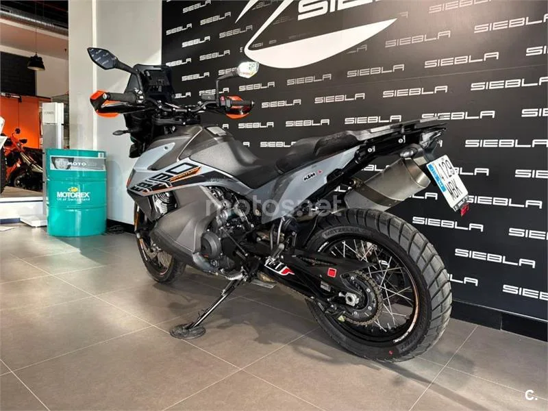 KTM 890 – Vista 12