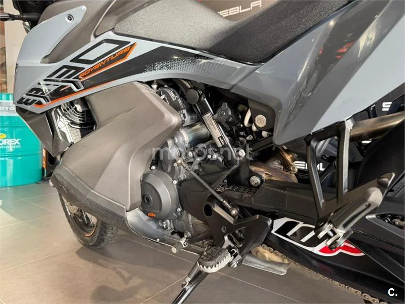 KTM 890 – Vista 4