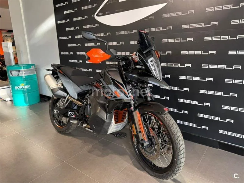 KTM 890 – Vista 7
