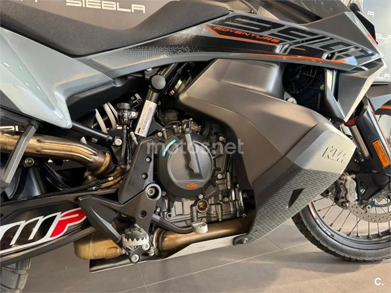 KTM 890 – Vista 10
