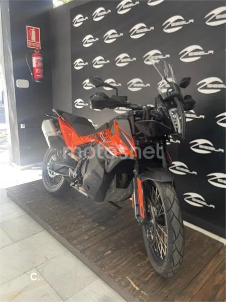 KTM 890 – Vista 13