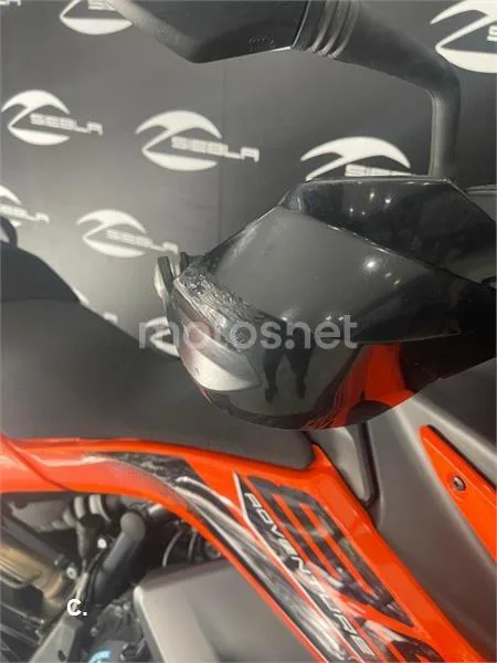 KTM 890 – Vista 3