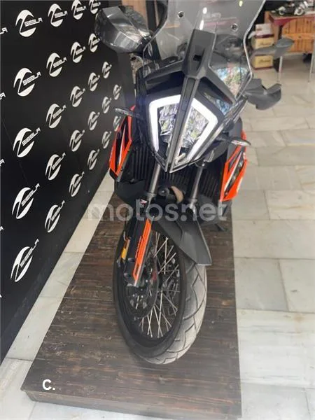 KTM 890 – Vista 4