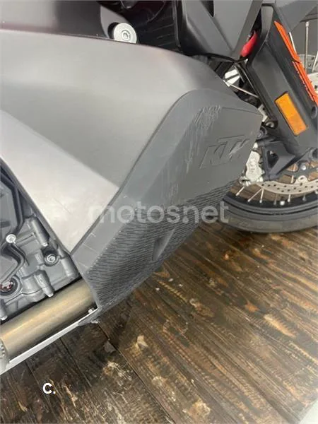 KTM 890 – Vista 6