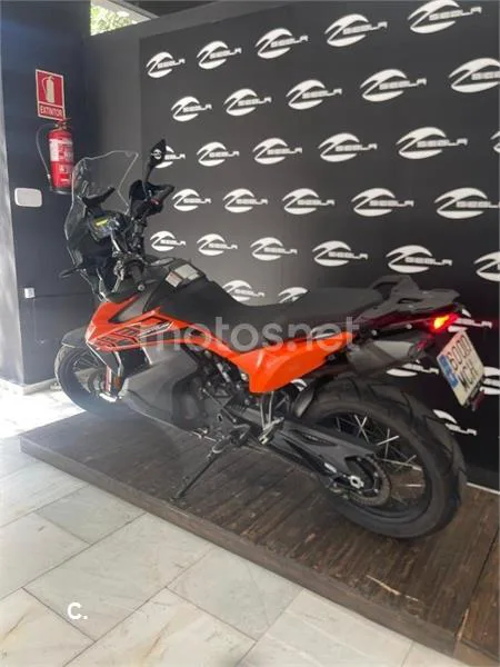 KTM 890 – Vista 7