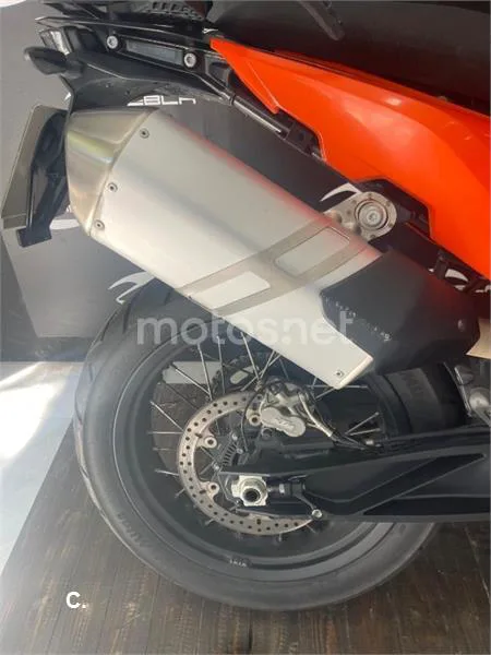KTM 890 – Vista 9