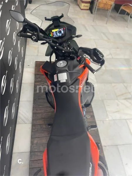 KTM 890 – Vista 10