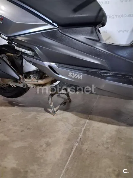 SYM Joymax 300 – Vista 14