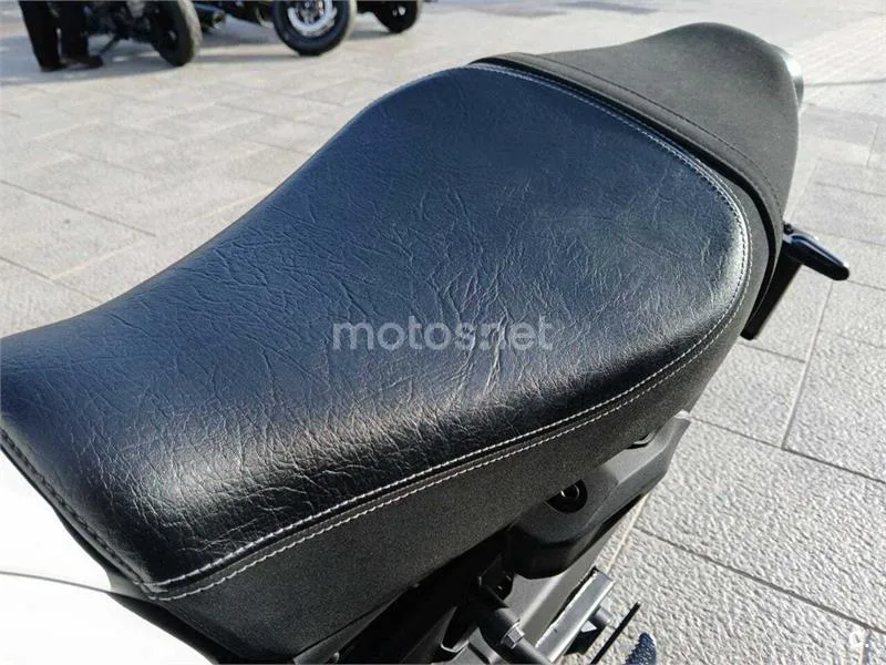 Yamaha XSR 700 – Vista 12