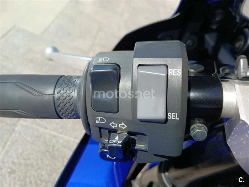 Yamaha R7 – Vista 13
