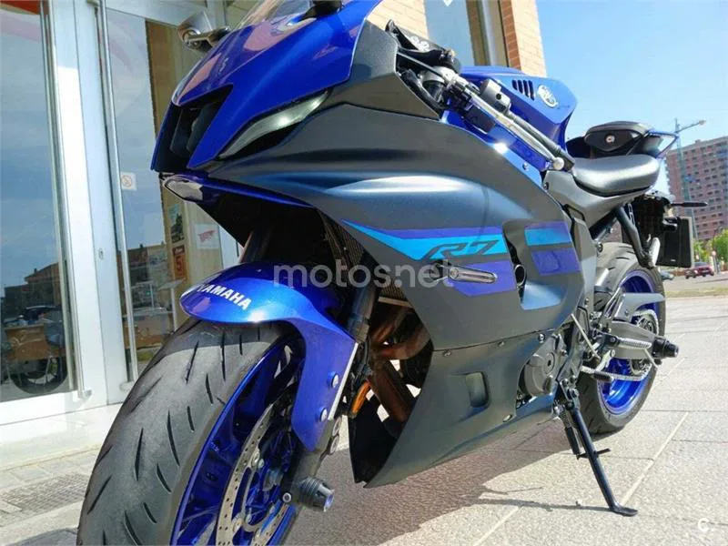 Yamaha R7 – Vista 8