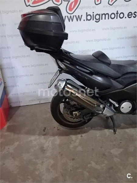 Yamaha TMAX 530 – Vista 16